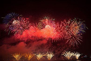 校园模拟恋爱游戏《李雷和韩梅梅：与你同在》 今日发售